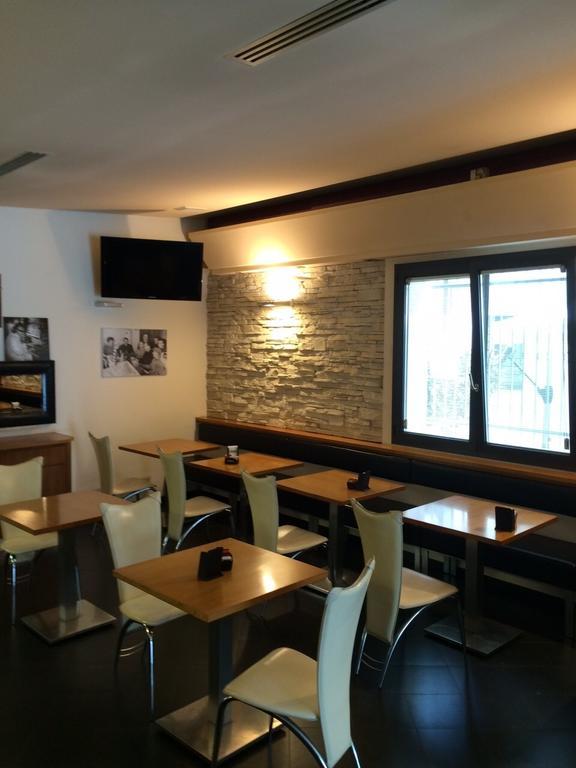Locanda Trattoria Caffe Cavour ชิตตาเดลลา ภายนอก รูปภาพ