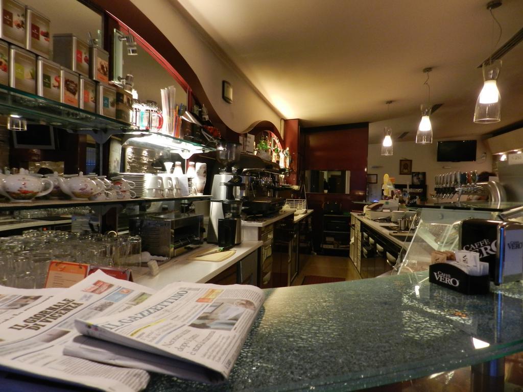 Locanda Trattoria Caffe Cavour ชิตตาเดลลา ภายนอก รูปภาพ