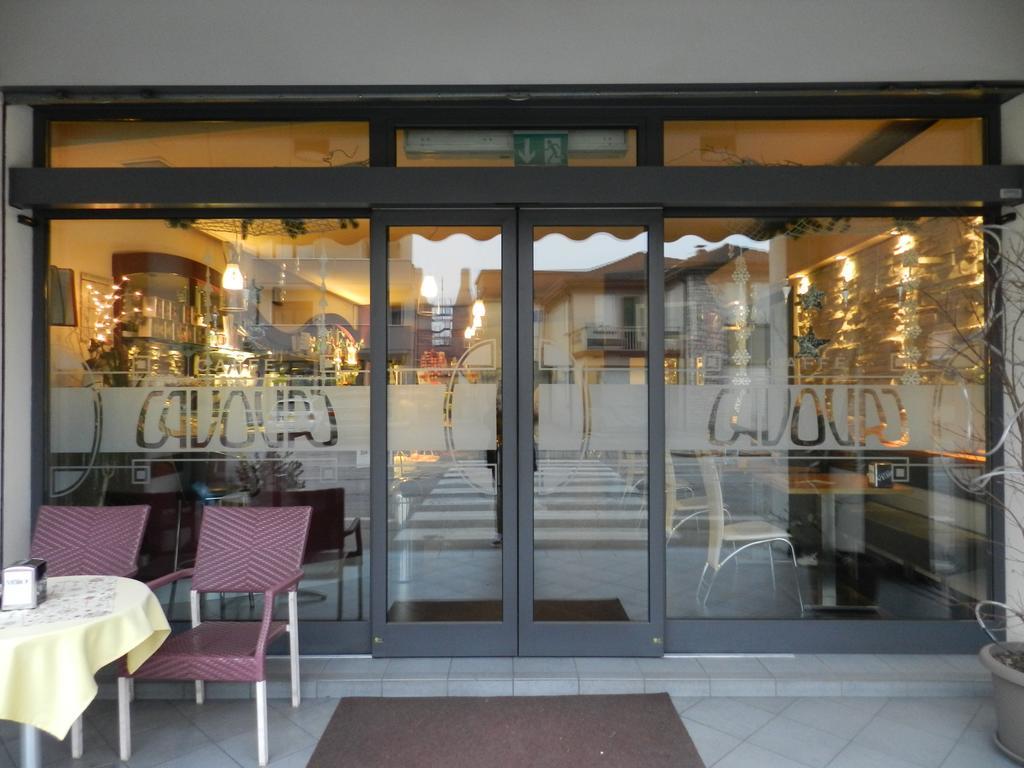 Locanda Trattoria Caffe Cavour ชิตตาเดลลา ภายนอก รูปภาพ