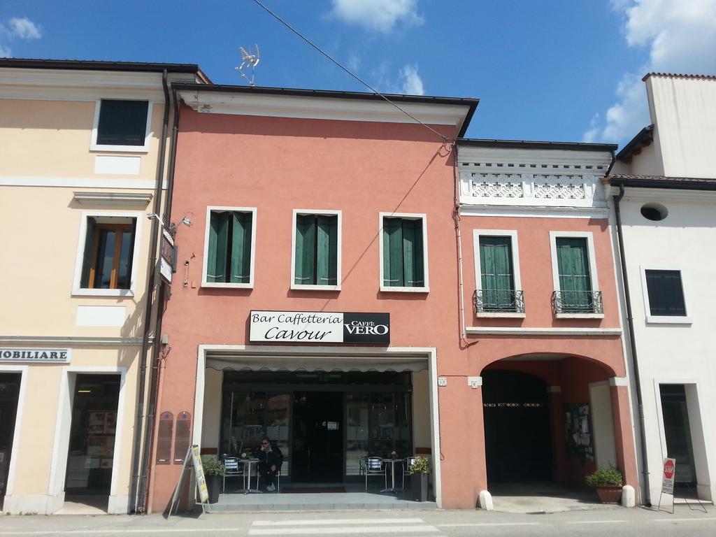 Locanda Trattoria Caffe Cavour ชิตตาเดลลา ภายนอก รูปภาพ